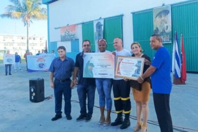 Reconocen a eléctricos y petroleros matanceros