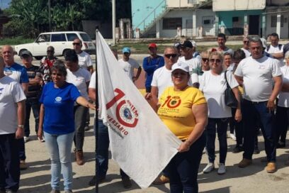 Reciben espirituanos Bandera X Aniversario del Sindicato de Energía y Minas