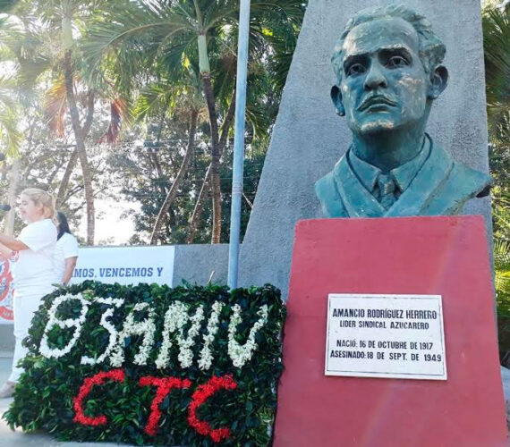 El obelisco que rinde homenaje perenne a Amancio Rodríguez, el centro histórico del batey, es escenario de importantes celebraciones. Foto: Jorge Pérez Cruz