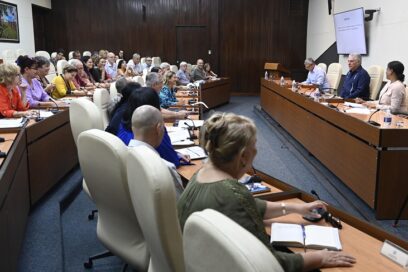 Interferones cubanos: 40 años después siguen abriendo paso a la vida (+video)