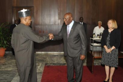 Recibe vicepresidente cubano a su homólogo de Nigeria, Kashim Shettima,