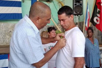 Confieren distinción Álvaro Barba Machado a pineros destacados.