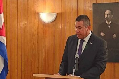Cuba denuncia en Francia impacto y extraterritorialidad del bloqueo