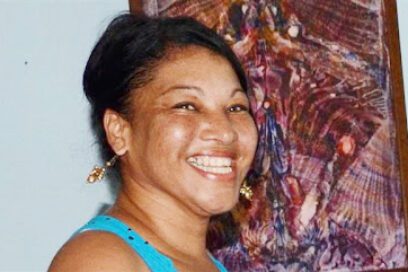 Roselia no escapa sino queda