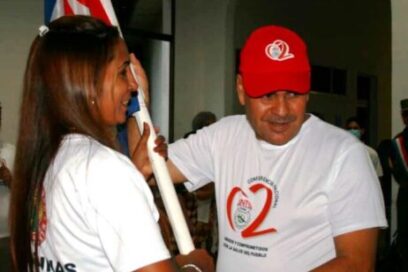 Abanderan delegación tunera a conferencia del Sindicato de Salud