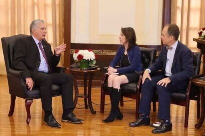 Presidente cubano Miguel Díaz-Canel se sienta a conversar con The Nation
