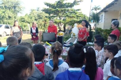 Reciben escuelas villaclareñas donativo del Sindicato de Maestros del Reino Unido