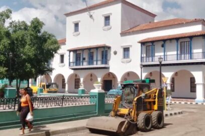 Remozan areas perimetrales del sitio donde se proclamó el triunfo la Revolución Cubana