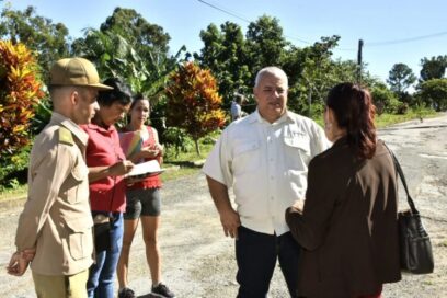 Comisiones parlamentarias en estrecho vínculo con pobladores del Plan Turquino cienfueguero