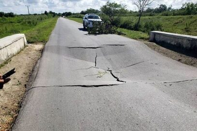 Fallo estructural en alcantarilla interrumpe circulación vial entre Holguín y Moa