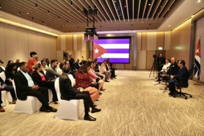 Intercambió Diaz-Canel con cubanos residentes en Emiratos Árabes Unidos