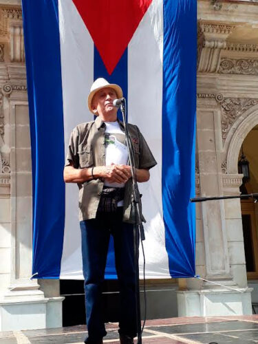 "Palestina duele, hablo en nombre de la paz a través del arte, en nombre del.pueblo  de Cuba, expreso nuestro dolor", así conmovido se pronunció el dramaturgo, actor,  promotor y destacado intelectual Ramón Silverio, creador del Centro Cultural El Mejunje. Foto: Lourdes Rey