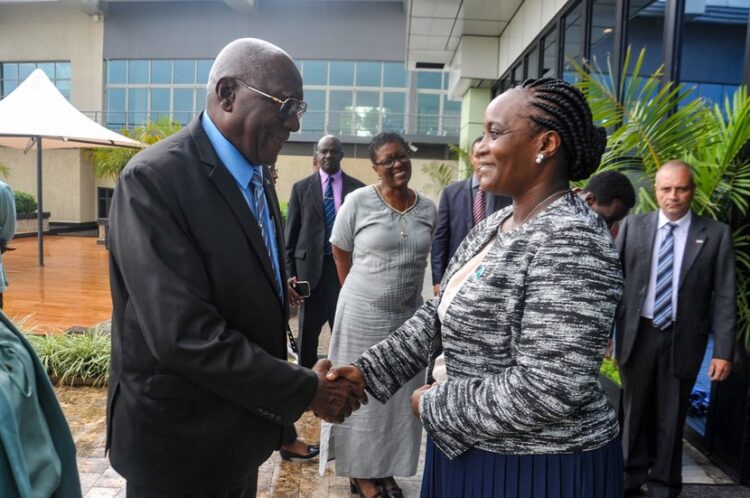 el Vicepresidente de la República de Cuba se reunió con la Vicepresidenta del Frente Patriótico Ruandés y recorrió el Museo de la campaña contra el genocidio.
