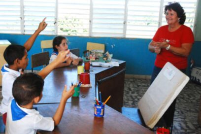 Díaz-Canel: Abrazo cálido y agradecido a maestros