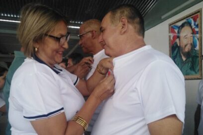 Condecoran a constructores avileños