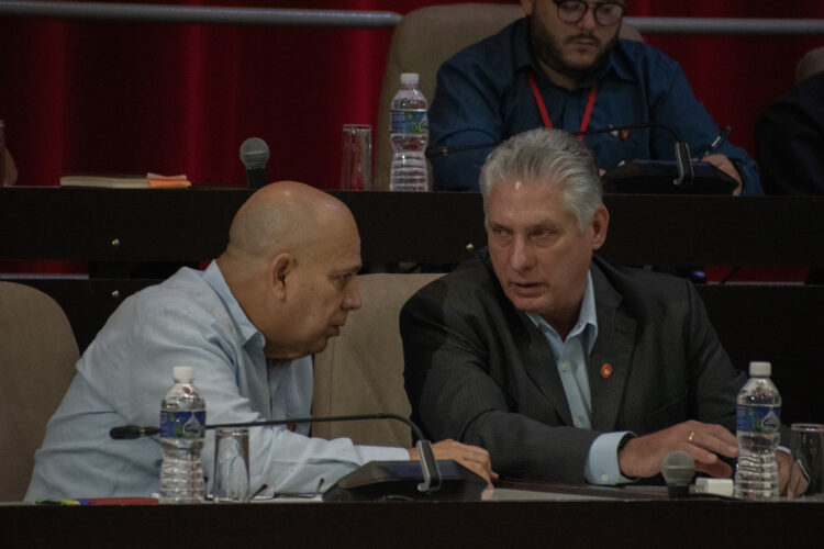 Miguel Díaz-Canel junto a Roberto Morales presidieron el trabajo de las comisiones que analizaron la prevención y atención social. Foto: Alejandro Acosta