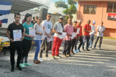Resaltan a constructores en Isla de la Juventud (+video)