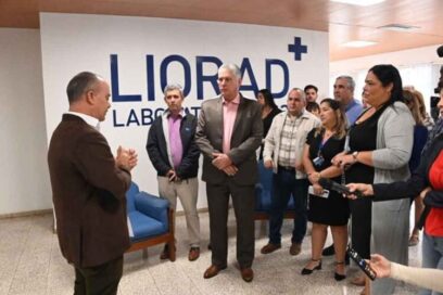 Presidente de Cuba recorre centros científicos