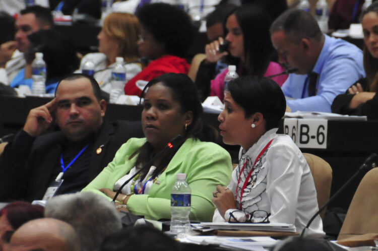 Los diputados estuvieron activos durante toda la sesión. Foto: Heriberto González Brito