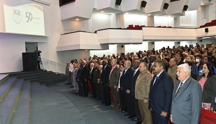 Entregan Sello 50 Aniversario de la Fiscalía