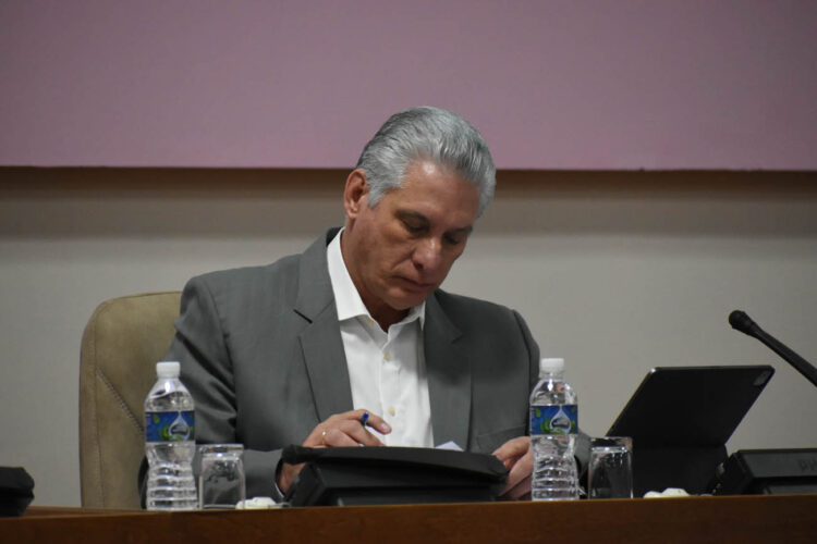Miguel Díaz-Canel Bermúdez, Presidente de la República en la Comisión de Asuntos Económicos del Parlamento. Foto: Alejandro Acosta
