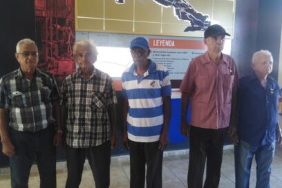 Reconocen entrega de héroes del trabajo en Camagüey