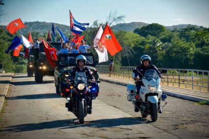 Evocan en Holguín el recorrido de la Caravana de la Libertad