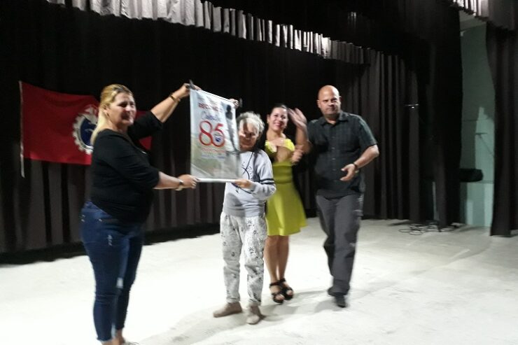 La CTC villaclareña otorgó al colectivo educacional el pergamino Aniversario 85 de la CTC