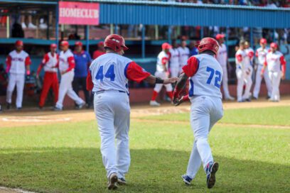 OUT 27: Leones cazados por partida doble en Artemisa