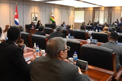 Cuba y Zimbabwe: fortalecer sus relaciones e impulsarlas al máximo nivel