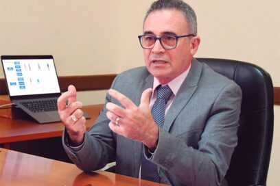 Doctor Luis Velázquez Pérez, apasionado por la ciencia