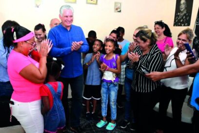 Visita Díaz-Canel centros económicos y sociales en Matanzas