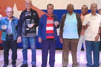 Héroes del Trabajo matanceros reciben sello 85 años de la CTC