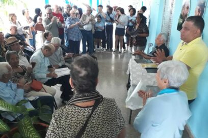 Aplausos para una escuela