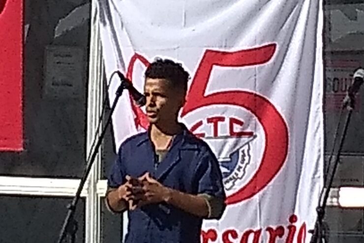 El joven de 39 años Endis Terrero Laudinó, electricista de la UEB Mármoles Isla destaca que los aniristas, donde se incluye, contribuirán a impulsar con eficiencia los programas de desarrollo. Foto: Gloria Morales Campanioni