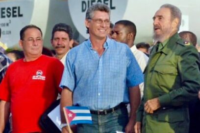 Felicita Díaz-Canel al Héroe del Trabajo Lázaro Expósito
