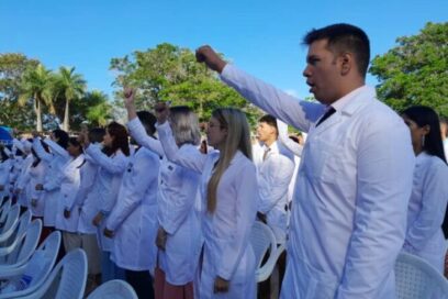 Graduó Holguín más de mil profesionales de la salud