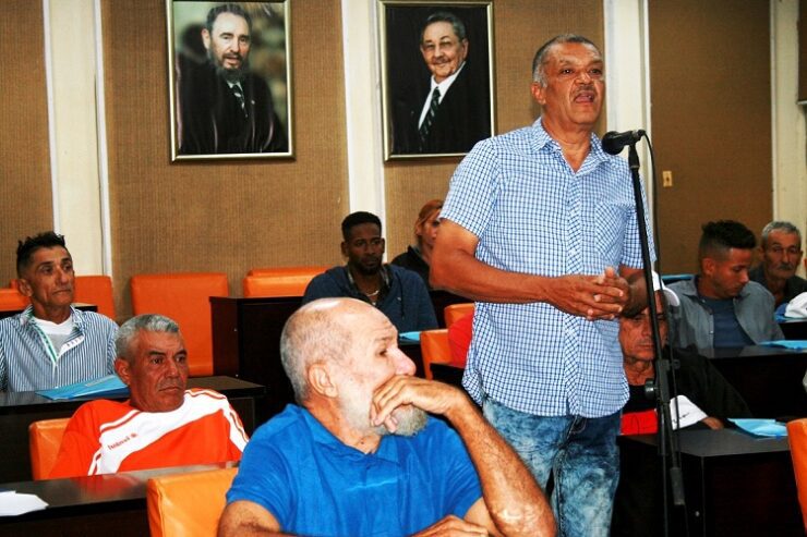 Ruberlando Cutiño Espinosa, secretario general del Buró Sindical, destacó el sentido de pertenencia del colectivo laboral. Foto: Ángel Chimeno Pérez