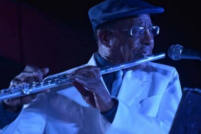 Un premio para el maestro José Loyola