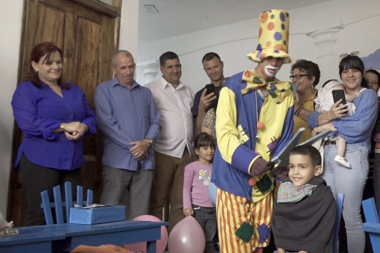 Un niño feliz ilumina los rostros de quienes les contemplan. Foto: Pedro Paredes Hernández