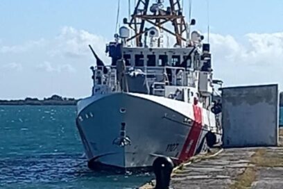 Devuelve Servicio de Guardacostas de EE.UU a cinco migrantes