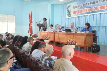 Recorre Díaz-Canel centros productivos de Minas de Matahambre