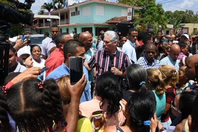 Recorre Díaz-Canel entidades productivas en municipio El Salvador