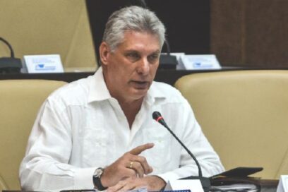 Evalúa presidente de Cuba desafíos y proyecciones de sector educativo