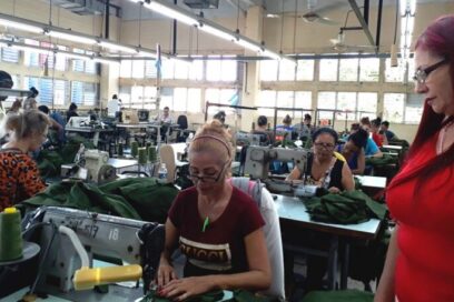 Confecciones Melissa con pespuntes de mujer