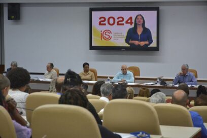 Educar para comunicar, expresa Presidente cubano