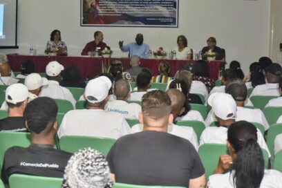 Dialogó Lazo Hernández con trabajadores de Comercio Interior