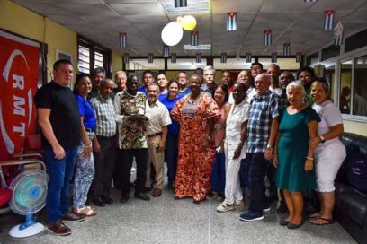 Intercambian transportistas con amigos solidarios del mundo