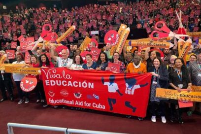 Sindicalistas del Reino Unido donan útiles escolares a Cuba