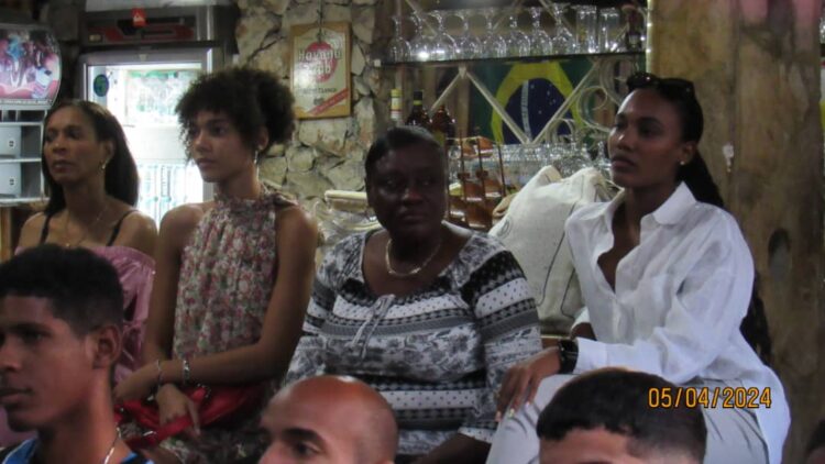 Tania Ortiz y Yumilka Ruiz junto a las hijas de Raiza O´ Farril. Foto: De la autora